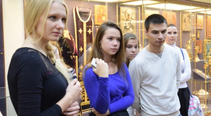 Молодежный клуб «Ладья» посетил музей Саратовской митрополии