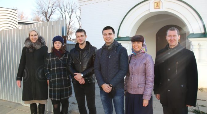 Прихожане храма и активисты клуба «Ладья» приняли участие в крестном ходе в честь Казанской иконы Божией Матери