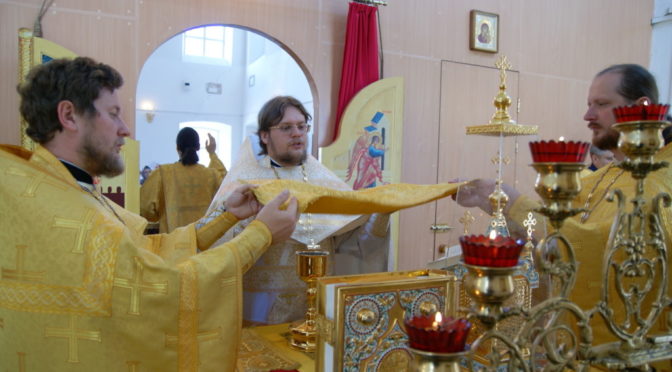 Богослужения в Неделю Всех святых, в земле Русской просиявших. Поздравление настоятеля с Днём ангела