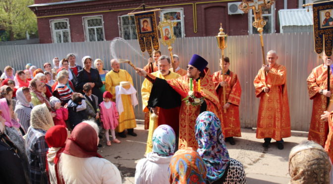 Поздняя Божественная литургия в праздник Воскресения Христова