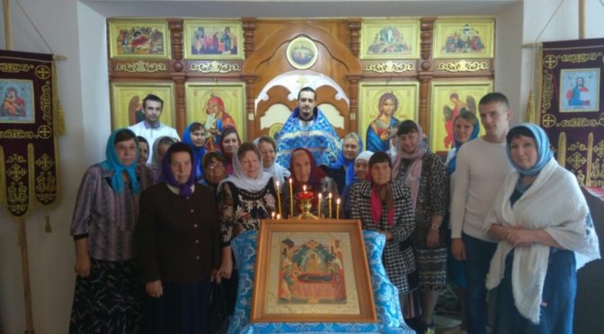 Клирик храма совершил праздничные богослужения на приписном приходе в Петровском благочинии