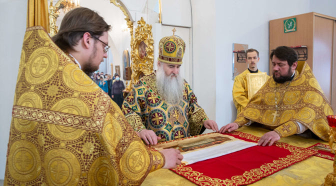 Настоятель нашего храма сослужил Митрополиту Лонгину в храме святителя Николая Чудотворца в Ульяновске