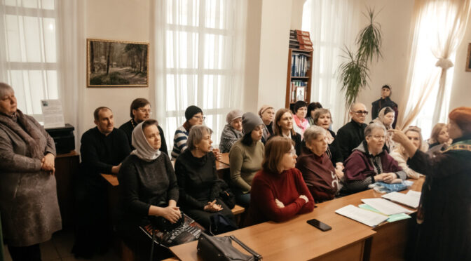 В библиотеке храма состоялась творческая встреча со Светланой Кековой