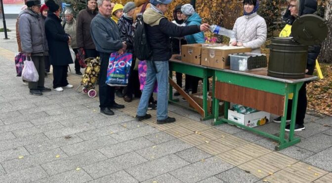 Продолжается кормление малоимущих и бездомных у нашего храма